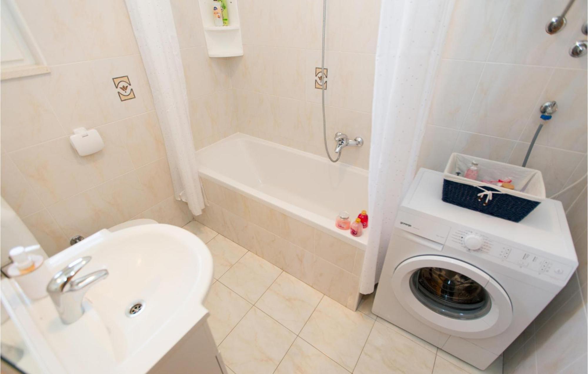 3 Bedroom Lovely Home In Plat Mlini Zewnętrze zdjęcie