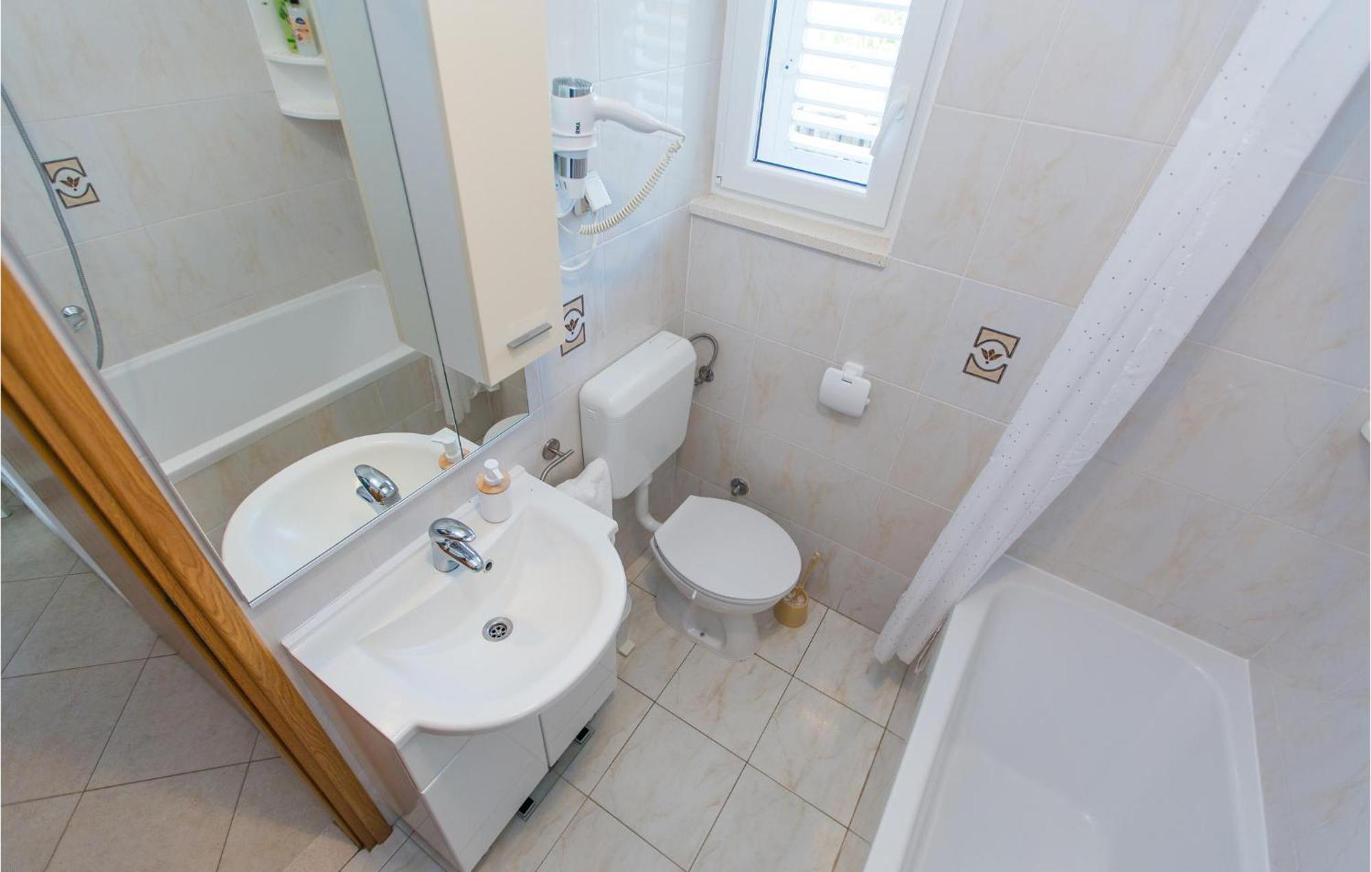 3 Bedroom Lovely Home In Plat Mlini Zewnętrze zdjęcie