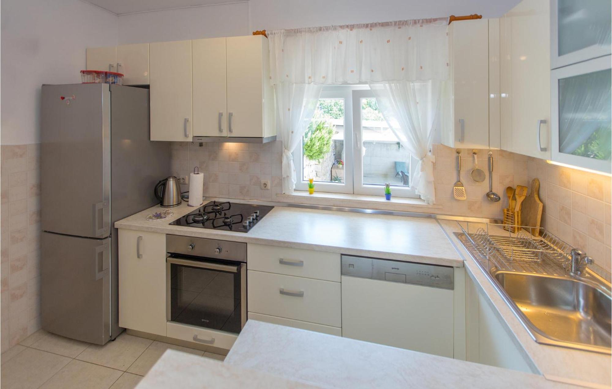 3 Bedroom Lovely Home In Plat Mlini Zewnętrze zdjęcie